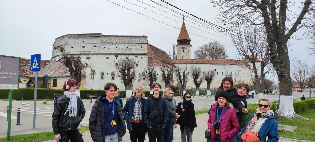 Przed kościołem warownym w Prejmer