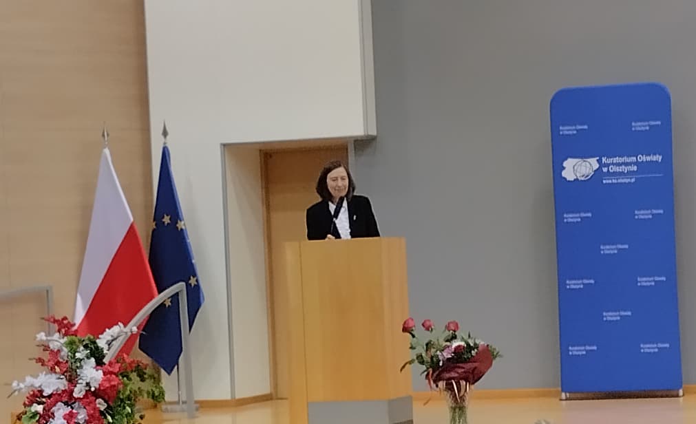 Uczennica I LO otrzymuje dyplom stypendysty Prezesa Rady Ministrów, część 2