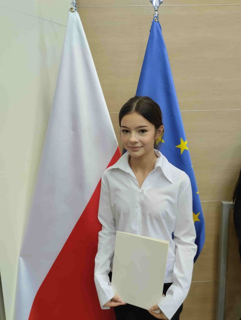 Uczennica I LO otrzymuje dyplom stypendysty Prezesa Rady Ministrów, część 5