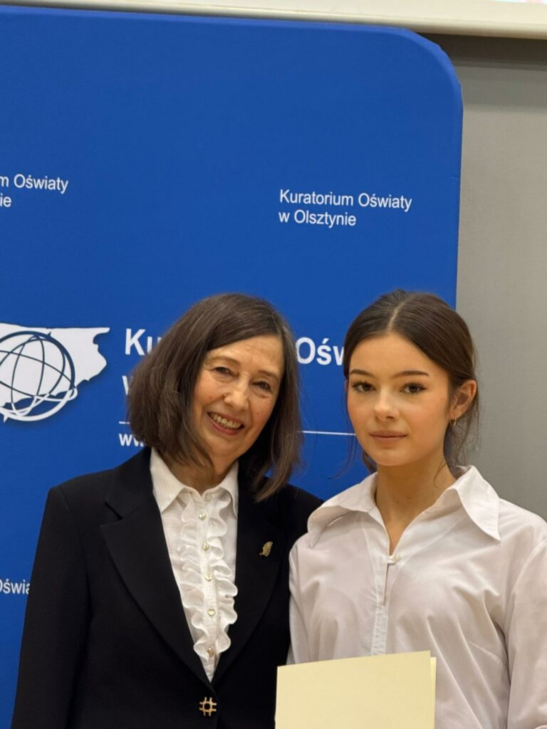 Uczennica I LO otrzymuje dyplom stypendysty Prezesa Rady Ministrów, część 3